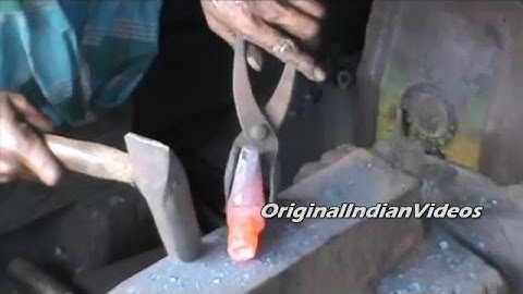 Indian Blacksmith making Billhooks - Indischer Schmied beim Hippen schmieden by OriginalIndianVideos