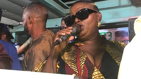Saint Janet mama yabis amazed the crowd with hot alujo on stage at Ajipejesu’s concert/award night🎶