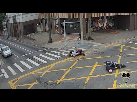Victim Gives Surprise Attack To Bike Robbers