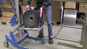 Pronomic Lift and Drive - V - Block attachment loading reel from the side.