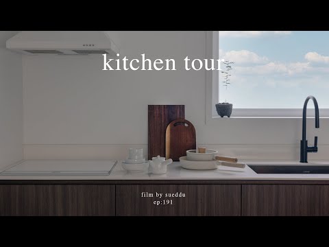 <strong>Minimal</strong> Kitchen Tour. Kitchen organization ideas and my kitchenware