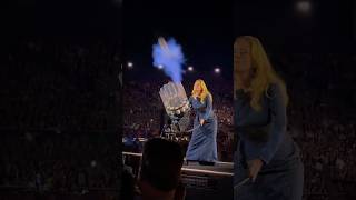 Adele has so much fun with her new T-shirt machine 😂 #shorts #adele #celebrity