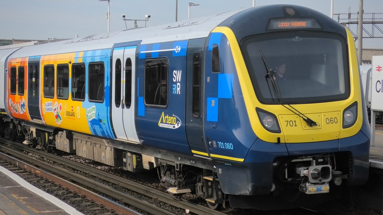 SWR 701060 ’Arterio Legoland Locomotive’ In New Legoland Livery Arrives ...