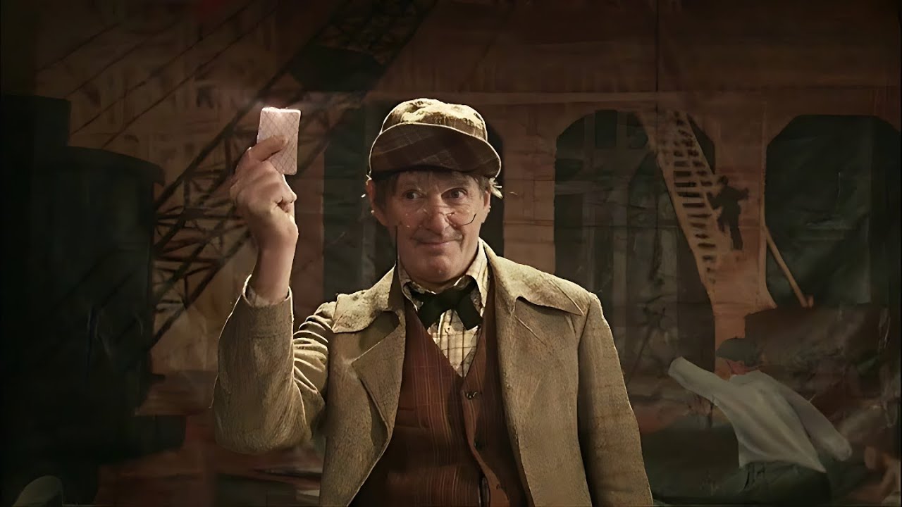 Коровьев и Бегемот развлекают зрителей картами и червонцами. Мастер и ...