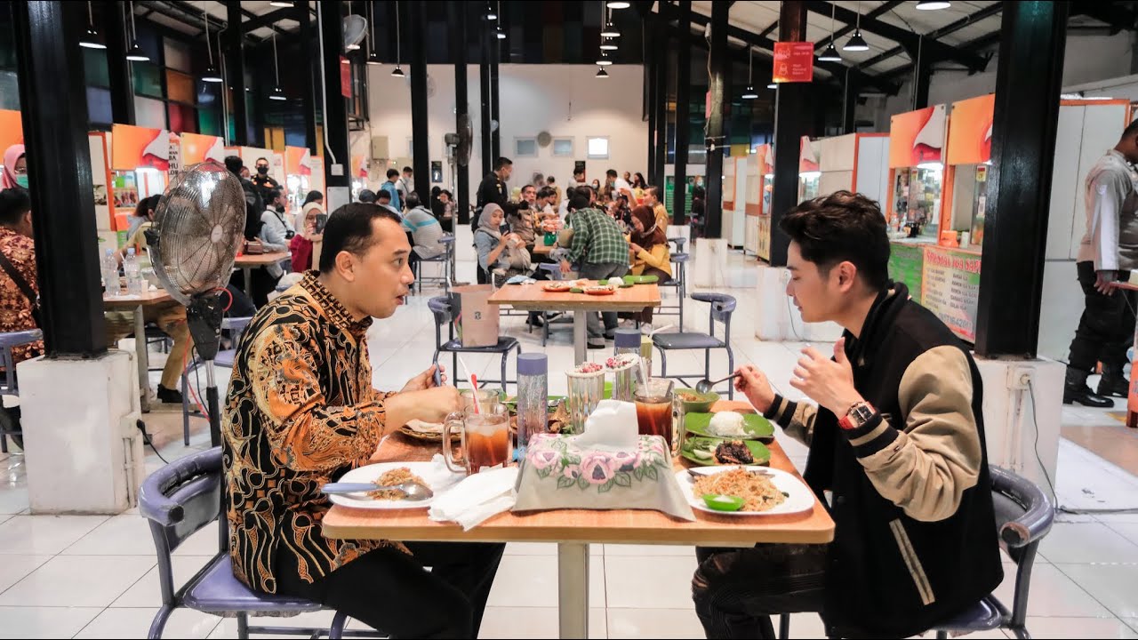 EP05: Street Food for Dinner! ft. Mayor Of Surabaya - YouTube