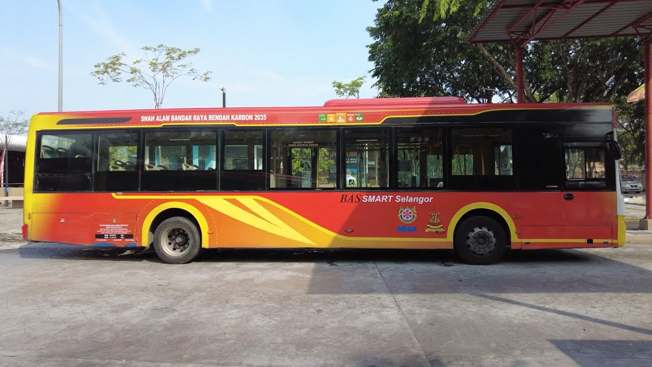 WUU6042 at a Bus Stop | rapidKL x Smart Selangor MBSA Scania K270UB