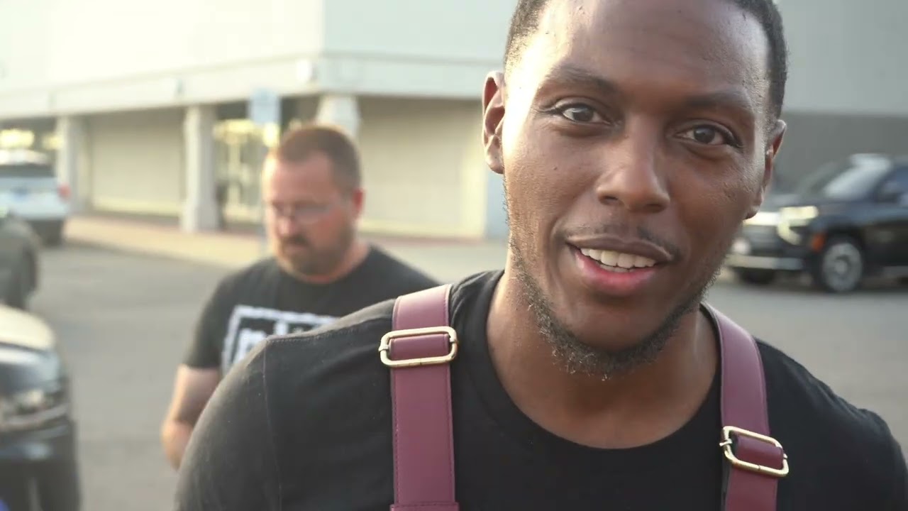 Actor @jamalhoward chops it up with us outside on Long Island . On the grind !! 