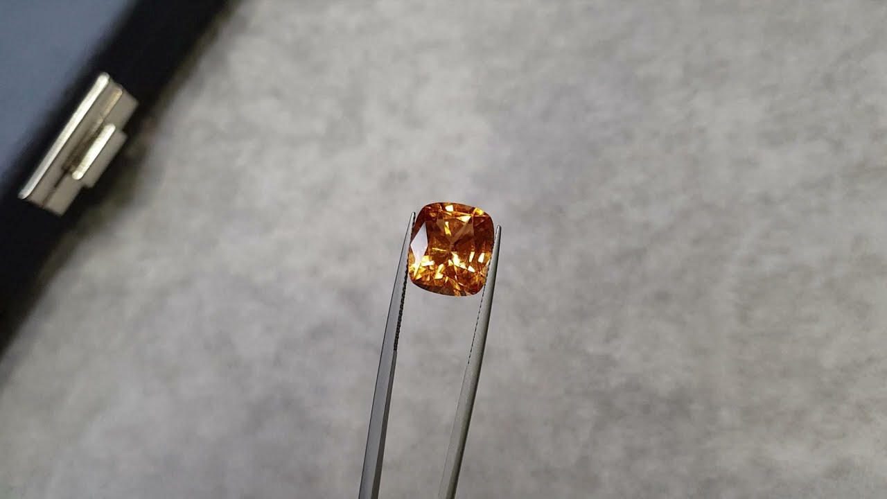 RARE !! HESSONITE ORANGE ROUGE DE MADAGACAR : 4,62 CARATS ★★ p463.135t
