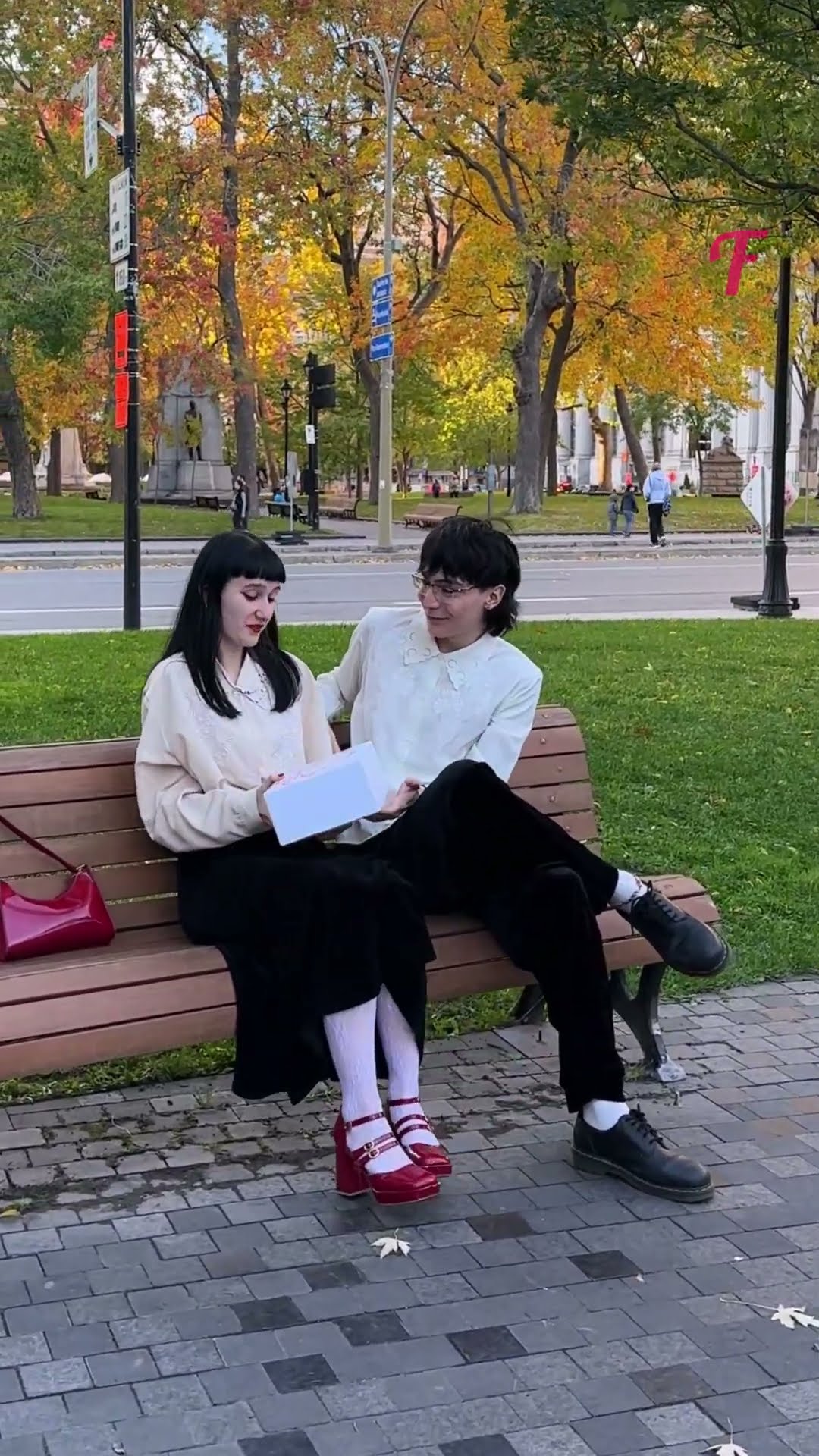 She Never Expected This Gift on a Park Bench #stories