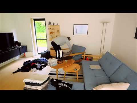 I am going to fold a Pullover on a couch med dansk grammatikforklaring