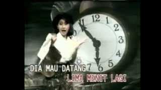 LIMA MENIT LAGI - INE SINTHYA - YouTube.flv sity.galek