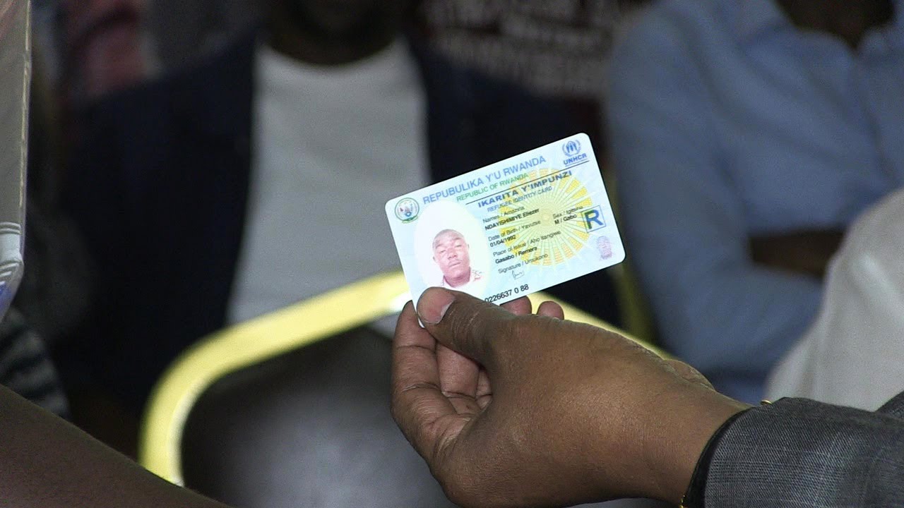 Impunzi zo mu Rwanda zahawe ikarita z'impunzi