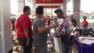 Viral Pemilik Pert Berkelahi Dengan Pengendara Sepeda Motor