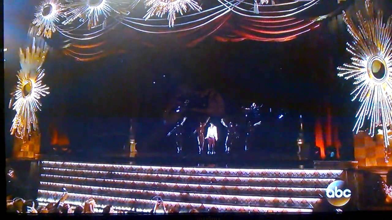 michael-jackson-2014-performance-at-the-billboard-music-awards-slave-to