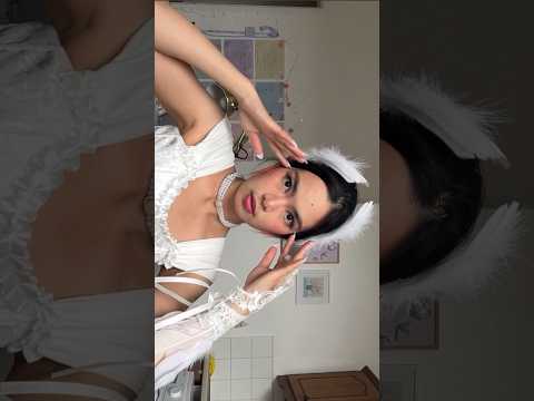 White Swan🦢 #contentcreator #vlog #twins #sister #costumeideas #costume #swans #makeup #grwm
