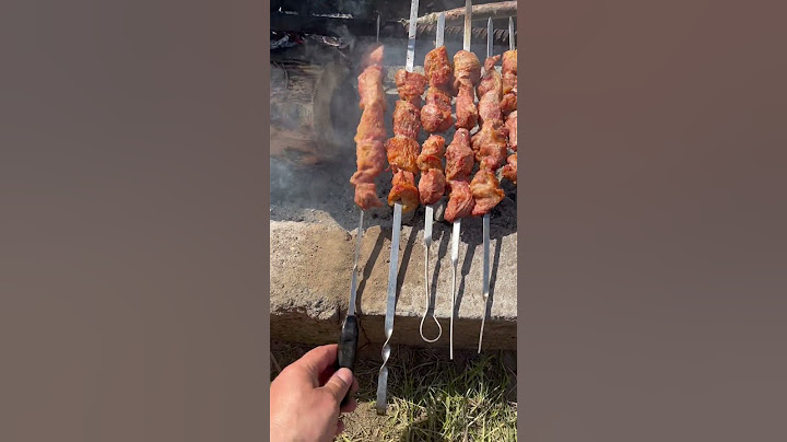 Майский шашлычок на импровизированном мангале.￼