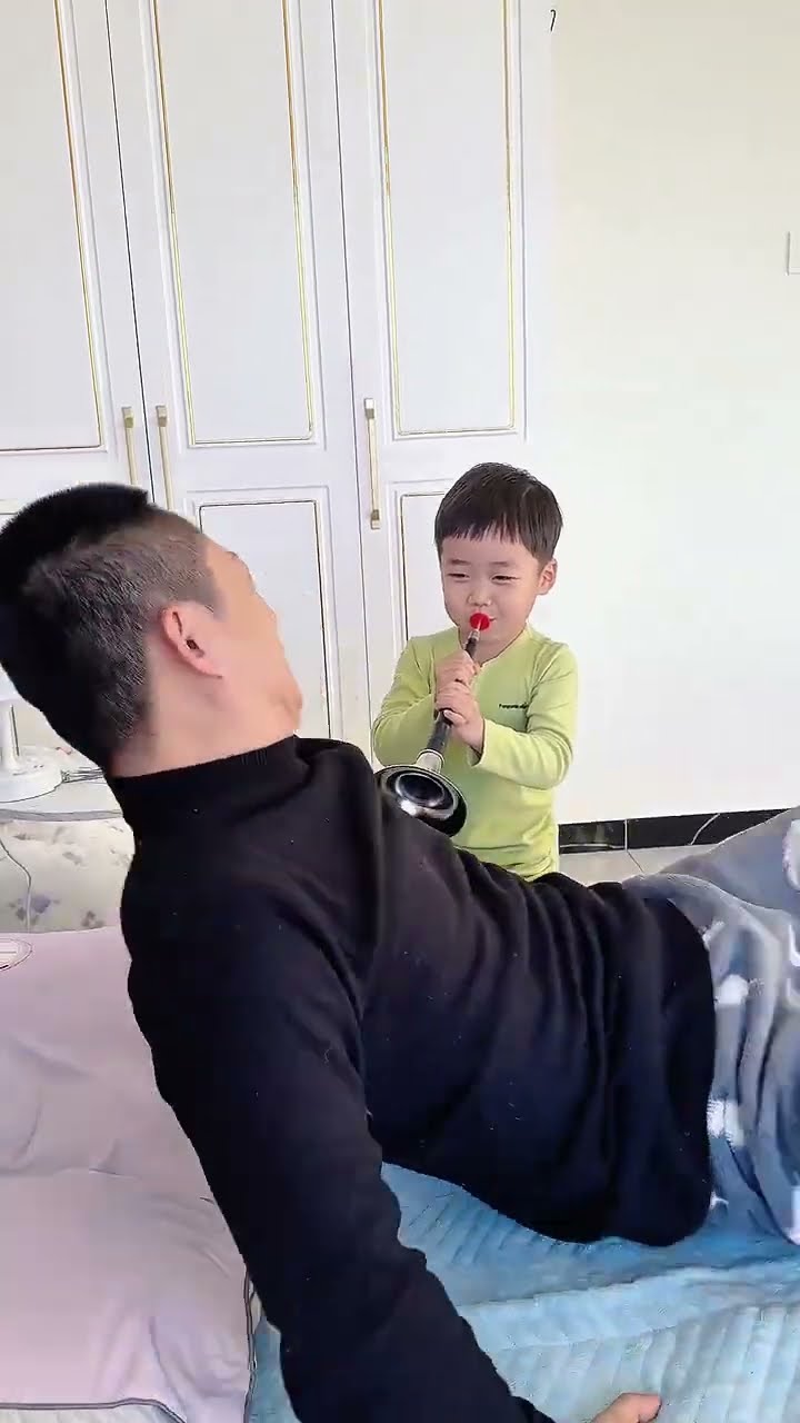 熊孩子太孝顺了，差点给爸爸送走！#Cute baby#Cute#呆萌小米宝#聪明宝宝#萌娃#整蛊#测试