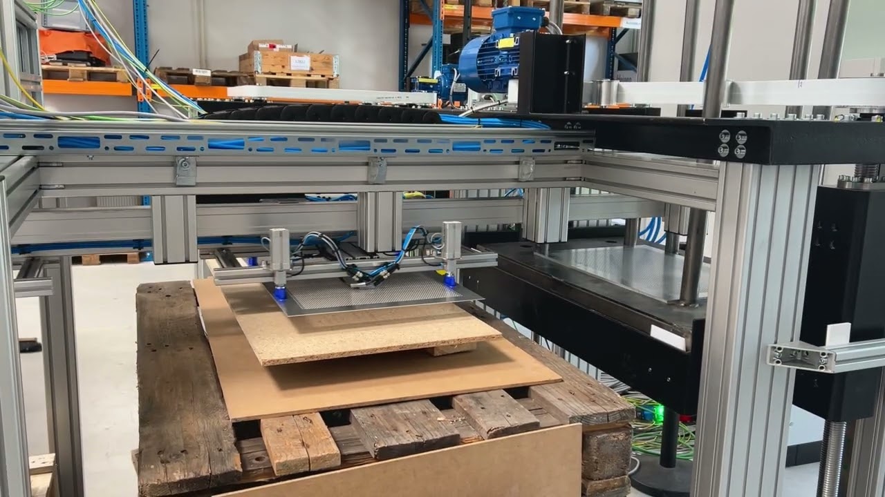 Automatisierter Transport mit Festo Achssystem