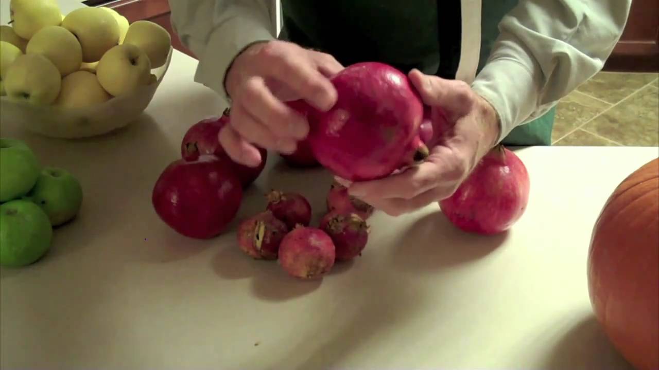 How do you pick out a good pomegranate?