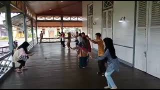 Latihan Tari Tandak Sambas