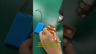 🔋 See that tiny thing on this 124065 battery?