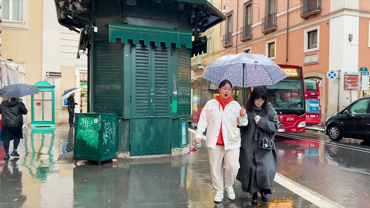 Walking in the Rain in Rome - 2025 ☔️ Walking in the Rain at the Coliseum [4K HDR]