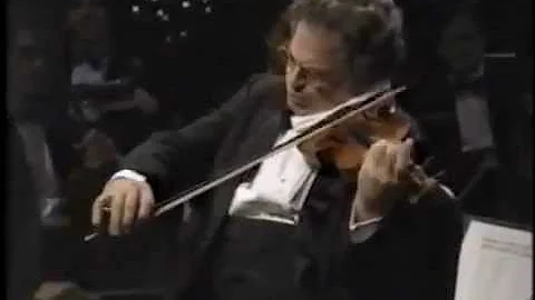 Itzhak Perlman plays Schubert's serenade accompani...