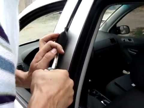 Видео: Как да смените дръжката на вратата на камион Chevy?