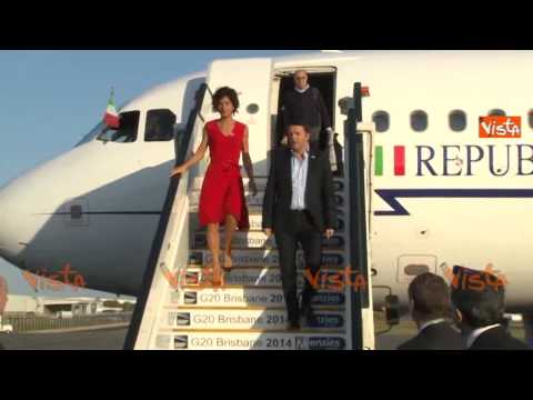 RENZI IN AUSTRALIA CON SUA MOGLIE AGNESE - DISCESA DALL'AEREO 14 Novembre 2014