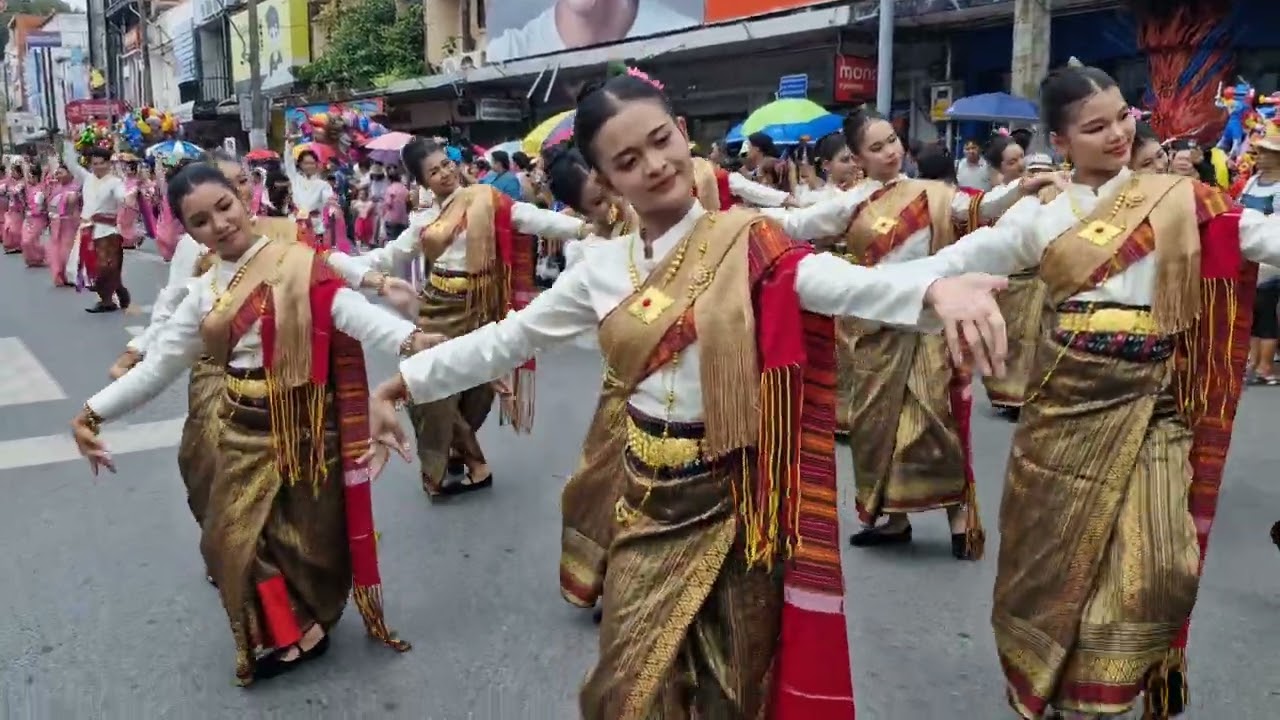 บุณฑริกวิทยาคาร งามจริงๆ งานแห่เทียนอุบล2568