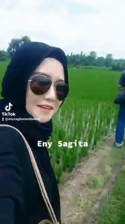 Eny Sagita soteng gak kakean kru ( Mas Kakung nyoteng Mak Eny Nyanyi ) #EnySagita #Ngamen #Asolole