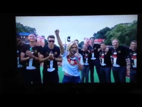 Helene Fischer mit unseren Weltmeistern mit dem Lied Atemlos