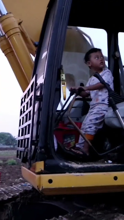 operator excavator Beko cilik
