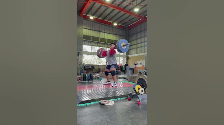 舉重訓練-半挺 140kg - 天天要聞