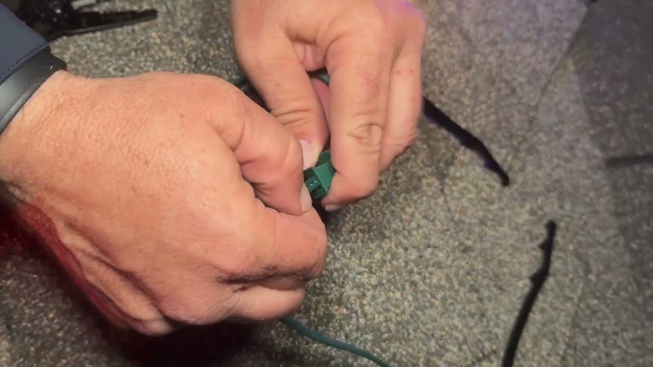 Встроенные розетки обеспечивают питанием ЛЮБУЮ часть вашего дисплея — легко создавать собственные...