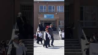 Küçük Kızdan Istiklal Marşı 10 Kıta