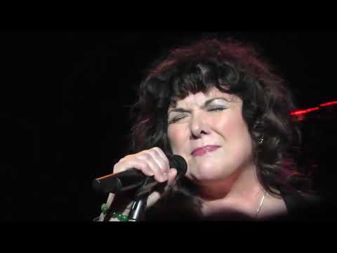 Heart 'Fanatic' live