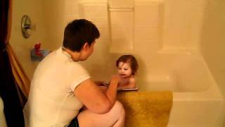 GRACIE'S BATHTIME WITH MOMMY
