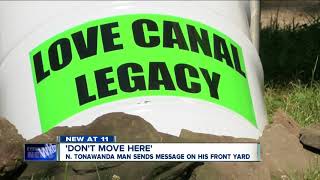 Don't move here: NT man puts up warning signs on his front lawn