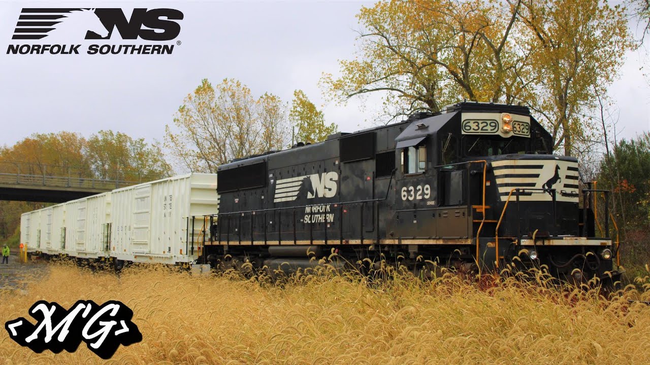 Local Picks Up Brand New U.S. Navy Boxcars