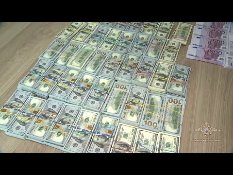 В Санкт-Петербурге сотрудники полиции оперативно раскрыли несколько краж валюты из банковских ячеек