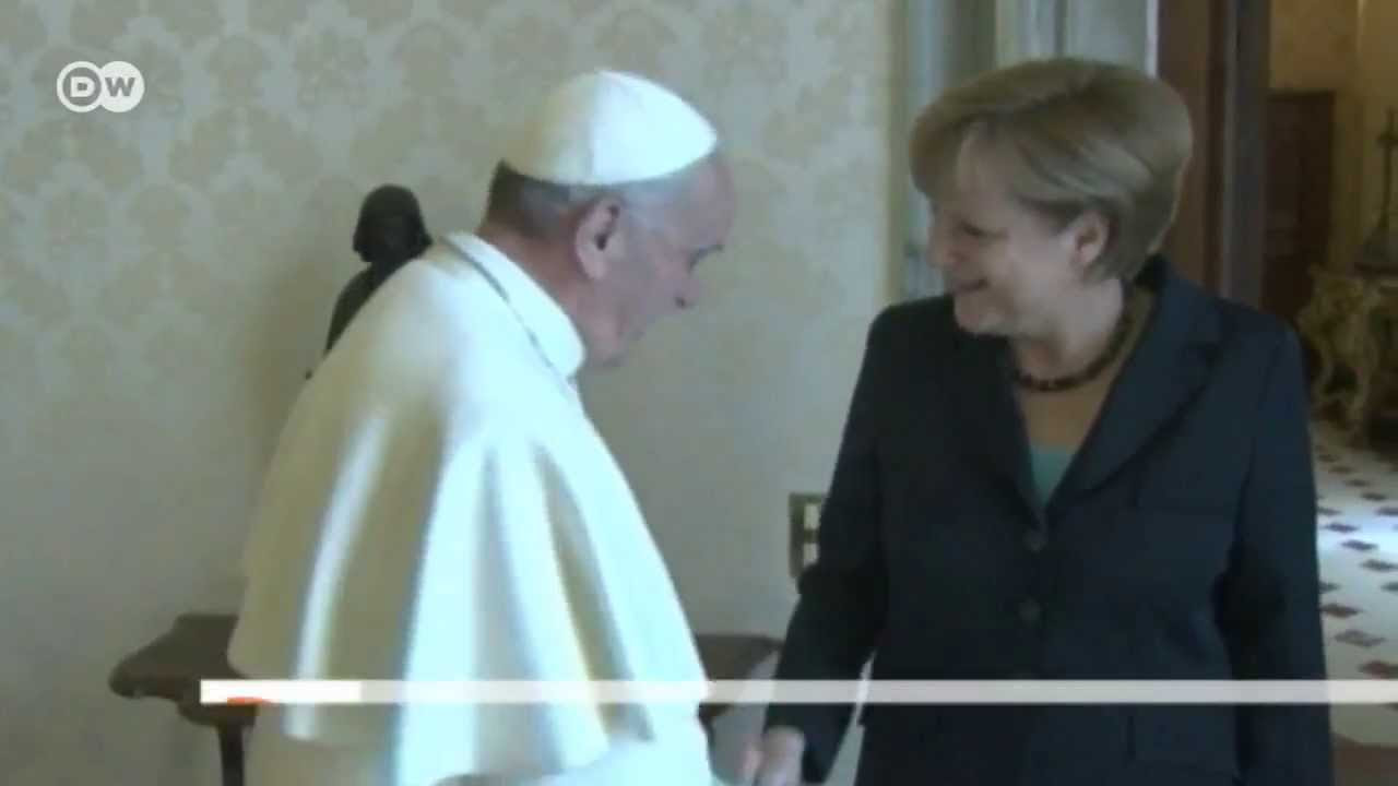 Kleiner Junge sorgt bei Papst-Audienz für langen Überraschungsmoment