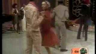 Video thumbnail of "VAN McCOY - the hustle (1975) (HQ)"