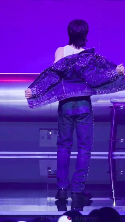 Jimin🐤 teasing Army taking off his jacket 😭😭#bts #btsarmy #btsshorts #jimin