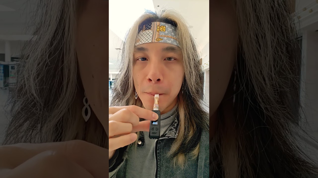 Здесь никого нет, кроме этого поворотника.