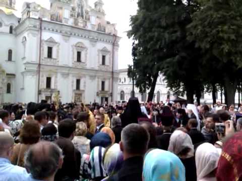 ილია II ლავრაში, წირვის დასაწყისი