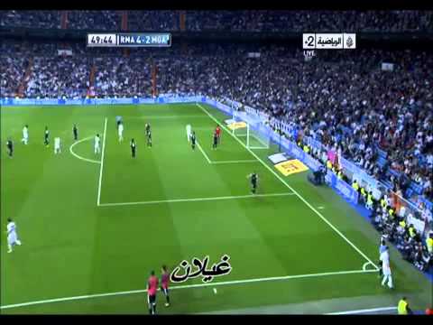 Mesut Ozil Nutmegs The Refere Real Madrid 6 2 Malaga Youtube