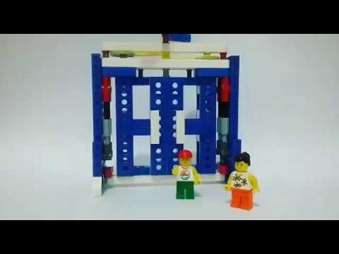Bermain sambil belajar dengan Lego Education 9686 di kelas Technic Builder Playbrick Center.. 
