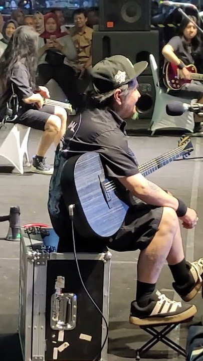 keren‼️Aziz makin tua makin rocker#jamrud#rock#aziz#konser#shorts