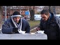 В Одессе на Привокзальной площади кормят бездомных и малоимущих